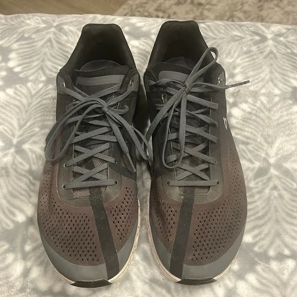 ON Cloudflow Shoes - Picture 1 of 8